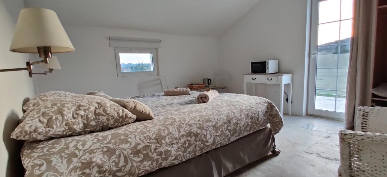 Superbe Chambre Avec Terrasse, Parking Prive, Jardin, Calme, Climatisation, 10 Mn Pont Du Gard #7 Apartamento Rochefort-du-Gard Exterior foto