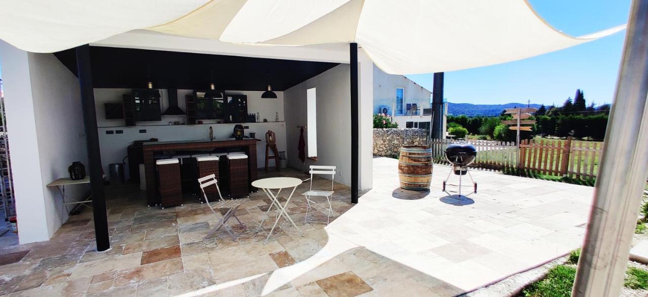 Superbe Chambre Avec Terrasse, Parking Prive, Jardin, Calme, Climatisation, 10 Mn Pont Du Gard #7 Apartamento Rochefort-du-Gard Exterior foto