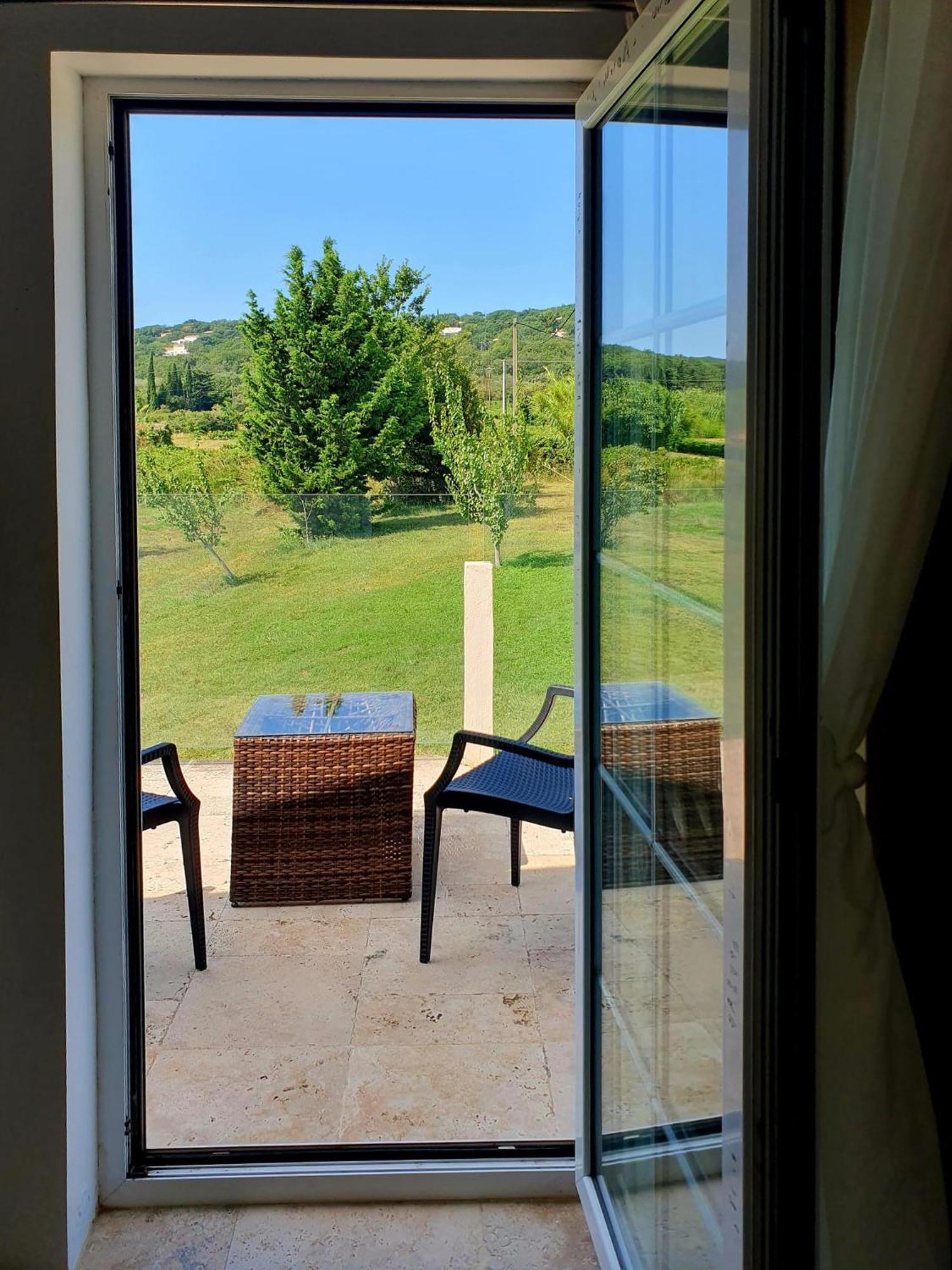 Superbe Chambre Avec Terrasse, Parking Prive, Jardin, Calme, Climatisation, 10 Mn Pont Du Gard #7 Apartamento Rochefort-du-Gard Exterior foto