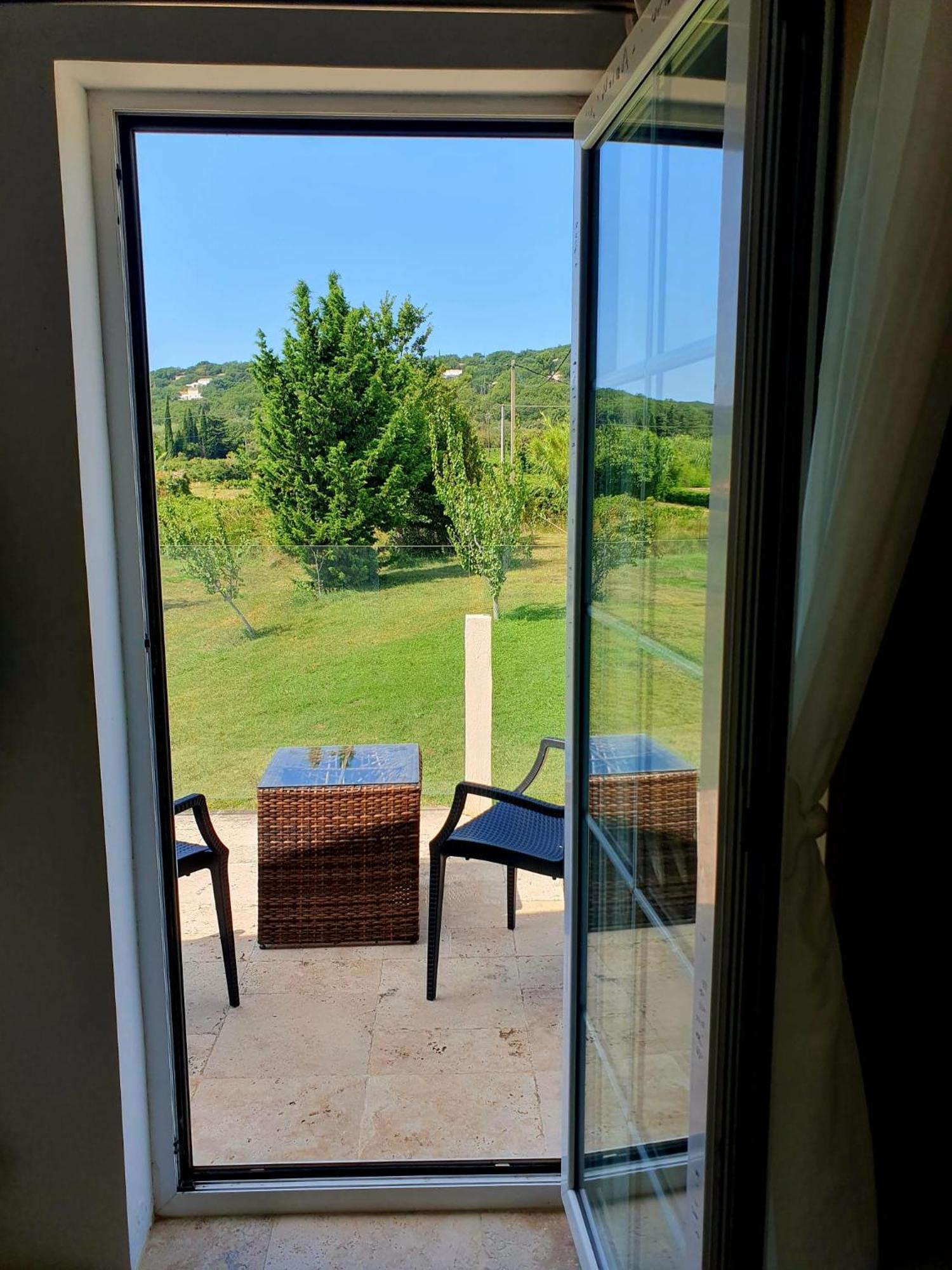 Superbe Chambre Avec Terrasse, Parking Prive, Jardin, Calme, Climatisation, 10 Mn Pont Du Gard #7 Apartamento Rochefort-du-Gard Exterior foto